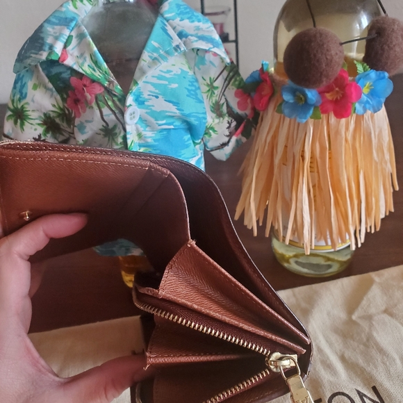 🤩SOLD🤩Authentic guaranteed Louis Vuitton wallet - Picture 5 of 7